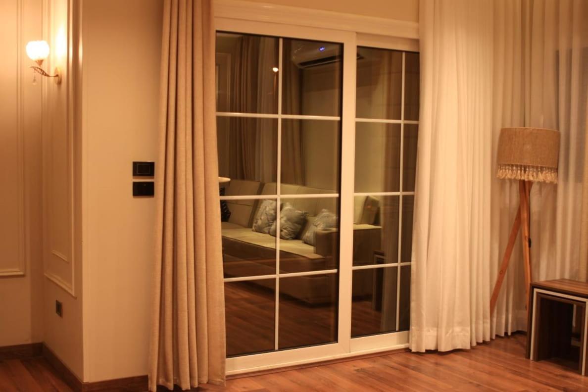 Luxry Duplex Very Prime Location Beside Festival Cairo