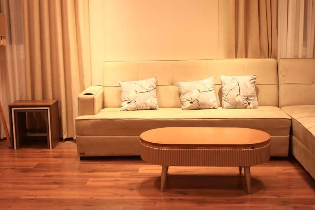 Luxry Duplex Very Prime Location Beside Festival Cairo