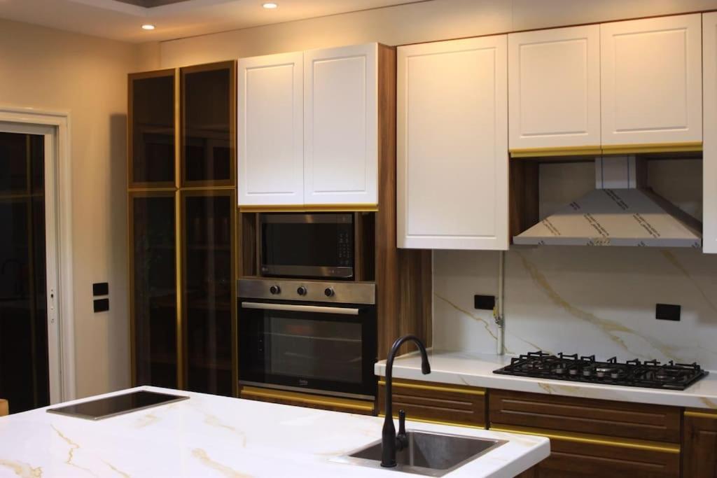 Luxry Duplex Very Prime Location Beside Festival