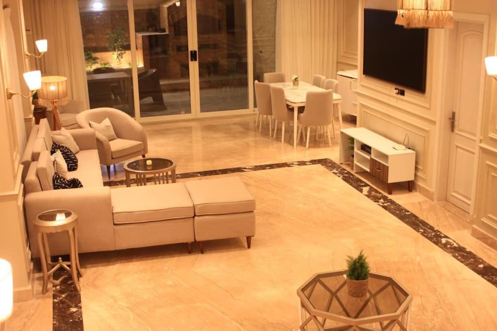Apartment Luxry Duplex Very Prime Location Beside Festival